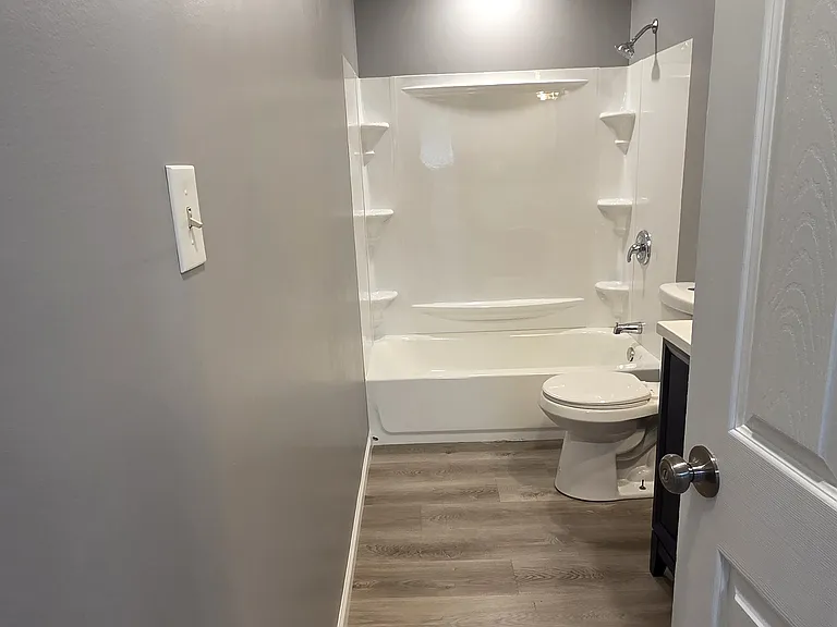 1380 Catalpa Dr — Photo 23