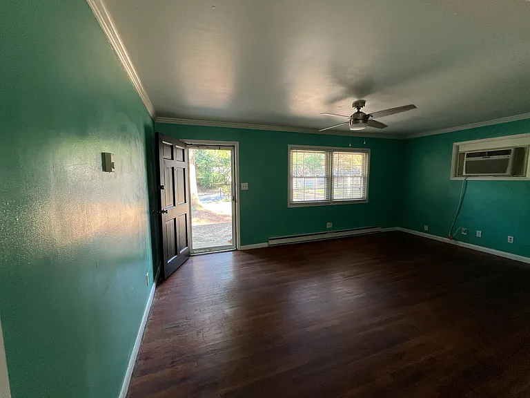 1405 Larson St — Photo 16