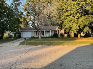 717 Eastgate Dr, Charleston, IL 61920