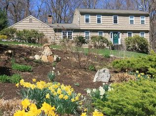 39 Paugussett Rd, Sandy Hook, CT 06482