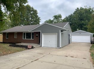 6505 N Grand Ave, Gladstone, MO 64118