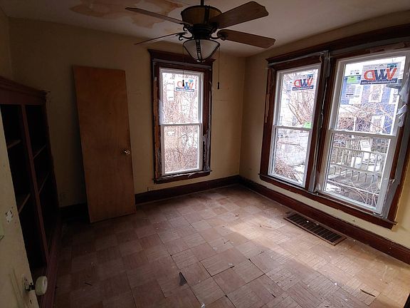5th image of 204 Elk St