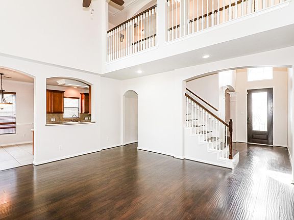 3rd image of 1519 Mammoth Springs Ln
