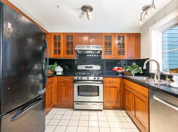 5th image of 801 Meridian Ave Unit S