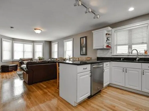 734 E 6th St APT 1, South Boston, MA 02127
