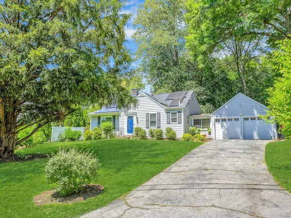 6 Hillandale Manor, Norwalk, CT 06851