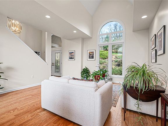 5th image of 59 Collinwood Dr