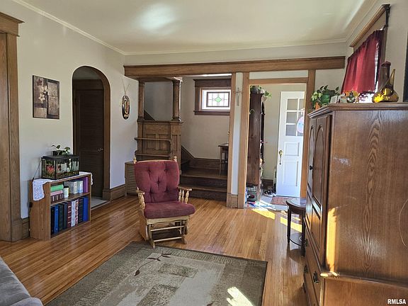 4th image of 712 Maple Ave