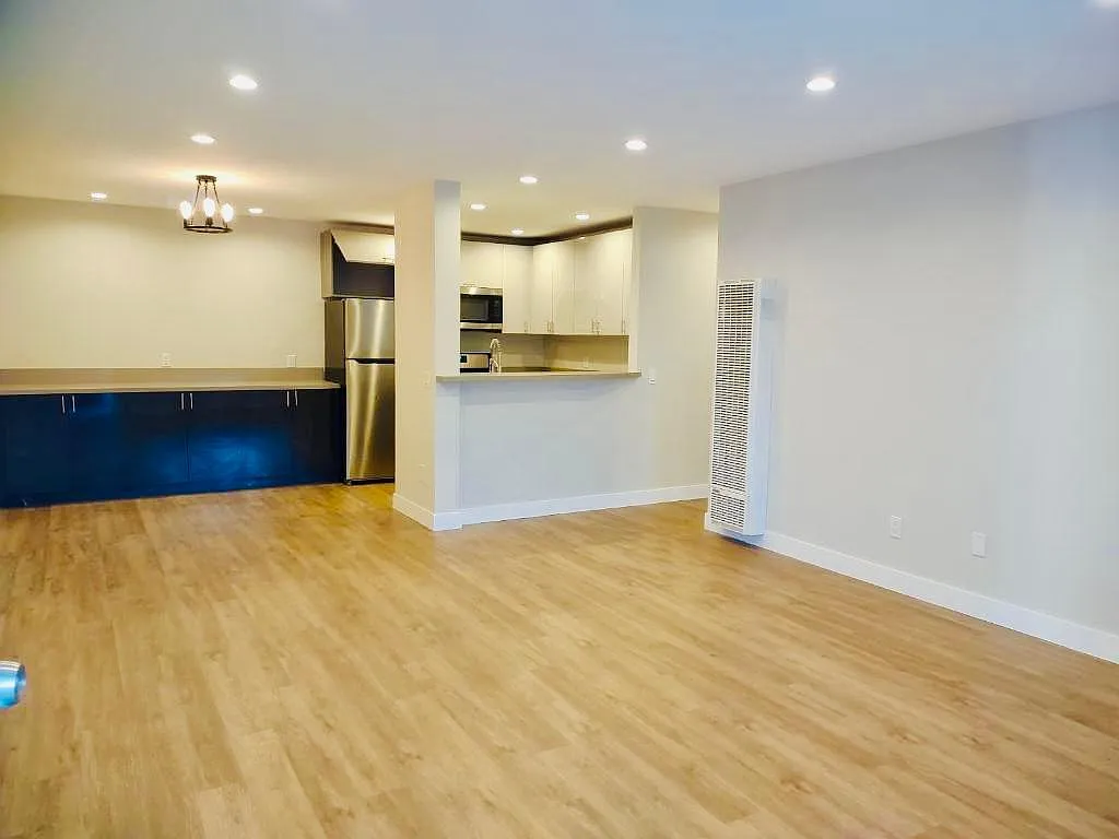 1060 Olive Ave — Photo 3