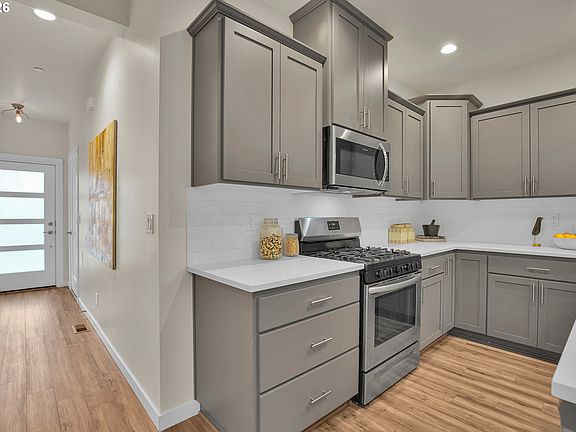 4th image of 2830 22nd Ave #10