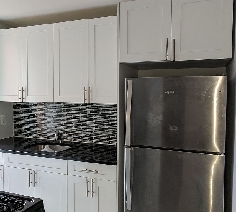 1st image of 950 Bronx Park S #4EE
