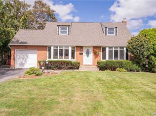9 Tyram Ln, Commack, NY 11725