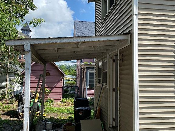 4th image of 135 Bridge St
