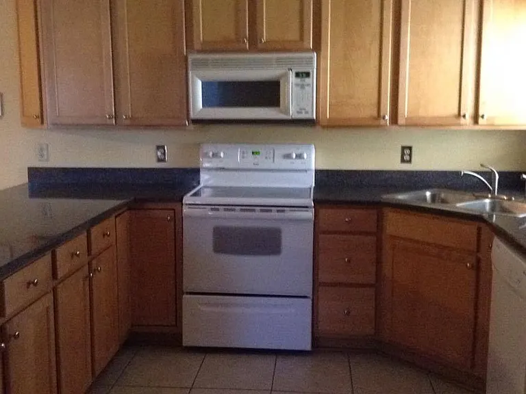 210 11th Ave N #102 — Photo 3