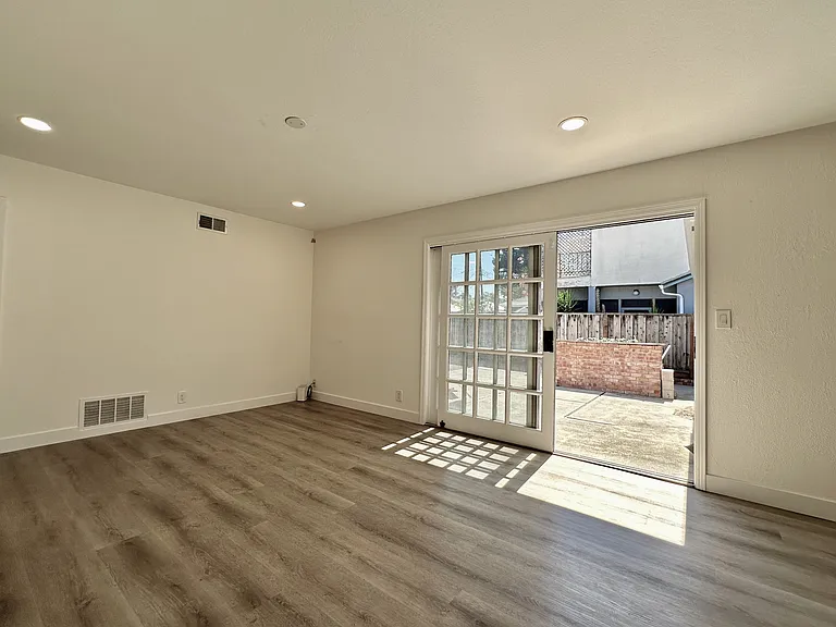 1544 San Joaquin Ave — Photo 8