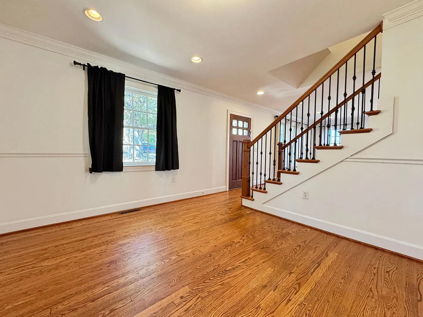 Spacious 4 Bedroom Nashville Home with Finished Basement & Private Backyard — Photo 4