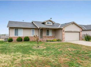 1221 N Willowbrook Ln, Towanda, KS 67144