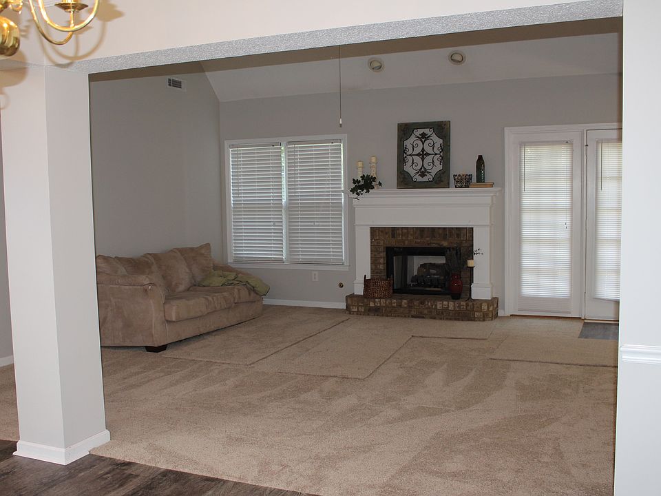 2nd image of 17 Creek Ct