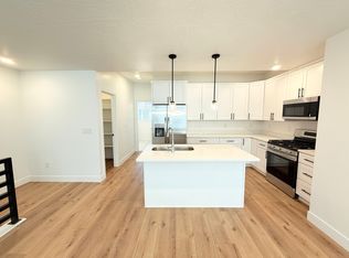 139 E Abbeville Ct, Sandy, UT 84070