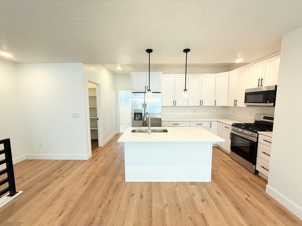 141 E Abbeville Ct