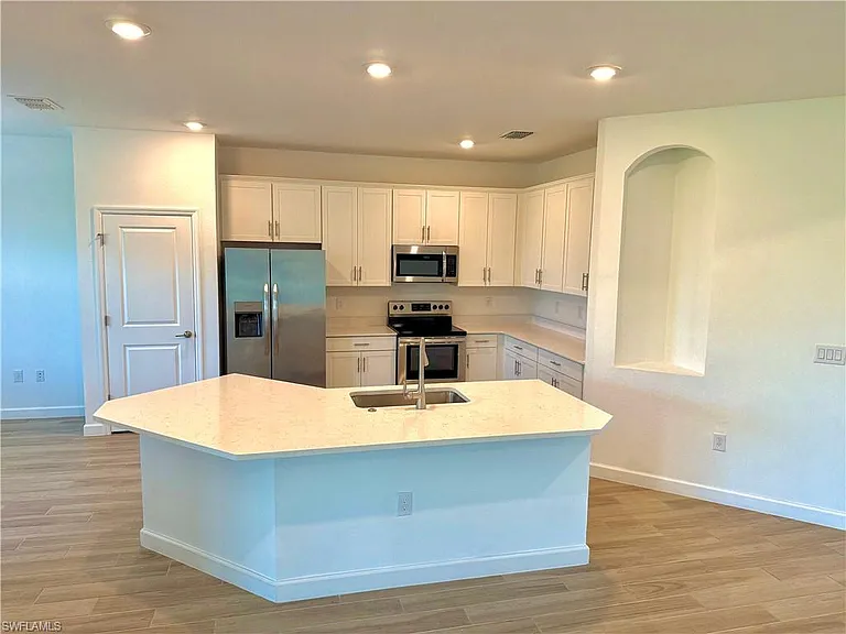 1785 Hagen Ct — Photo 4