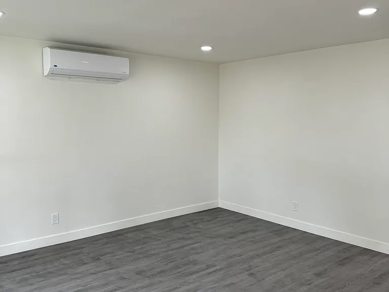 24227 Webster Ave #24227 — Photo 7