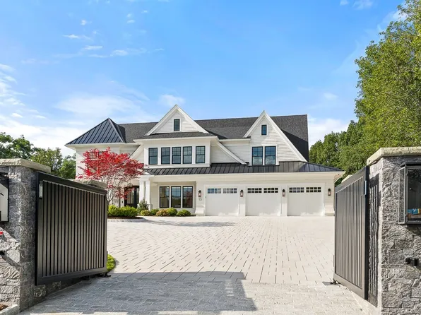 15 Vinson Cir, Winchester, MA 01890
