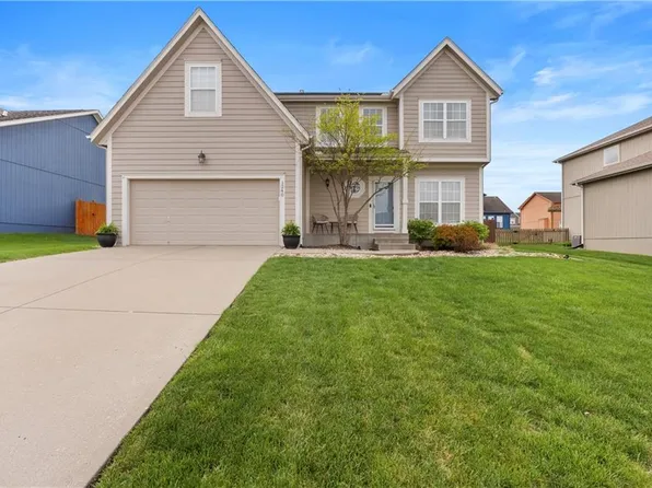 1240 SW Nagona Ln, Lees Summit, MO 64082