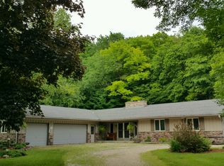 1102 Dublin Dr, Hartford, WI 53027