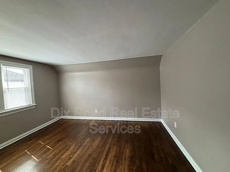 233 Niagara Ave #RIGHT — Photo 11