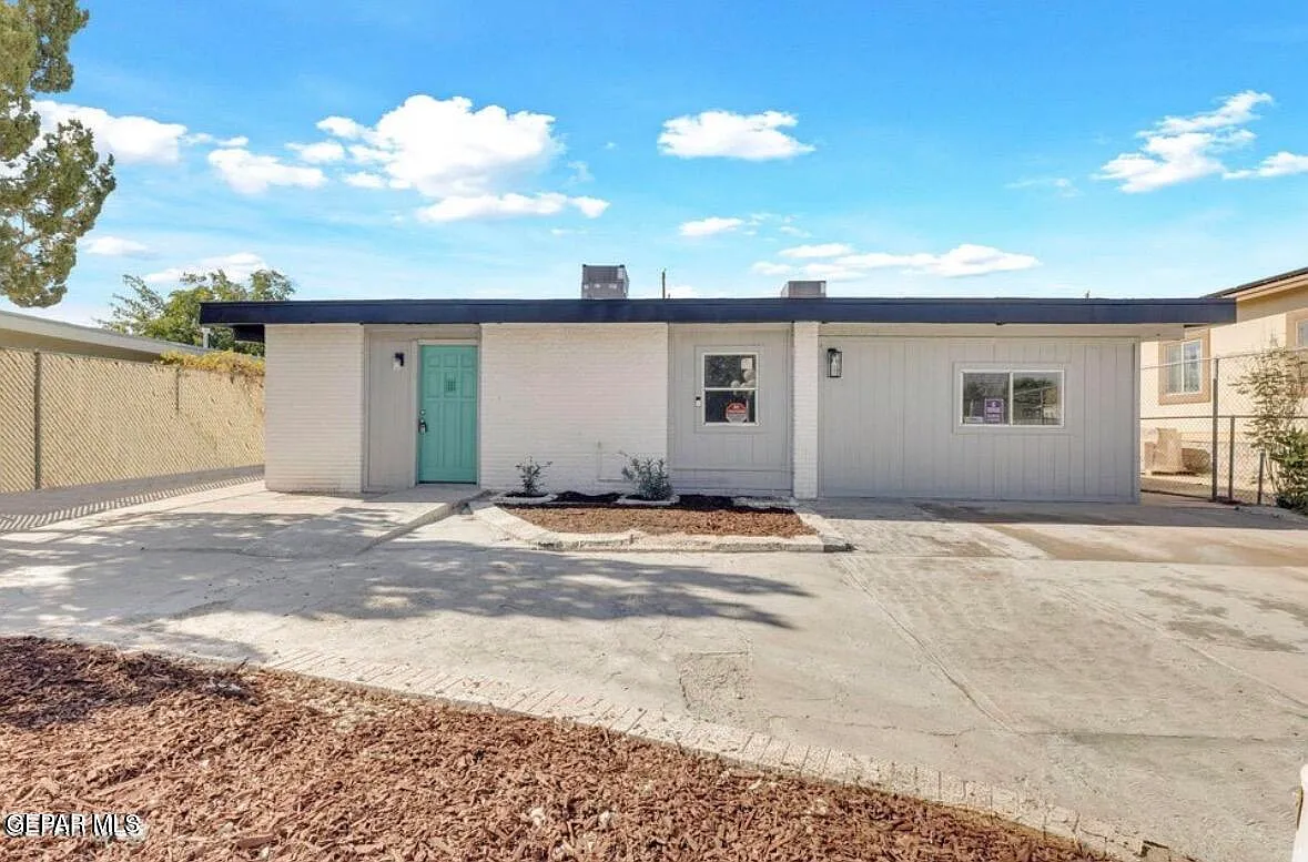 2 bed, 1.0 bath, 650 sqft, $850 — Photo 1