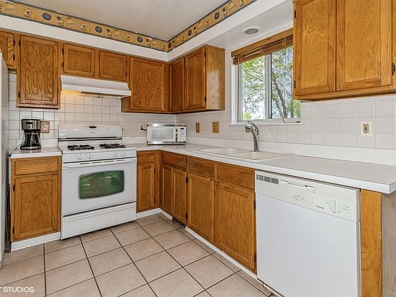 5th image of 20951 W Ardmore Cir