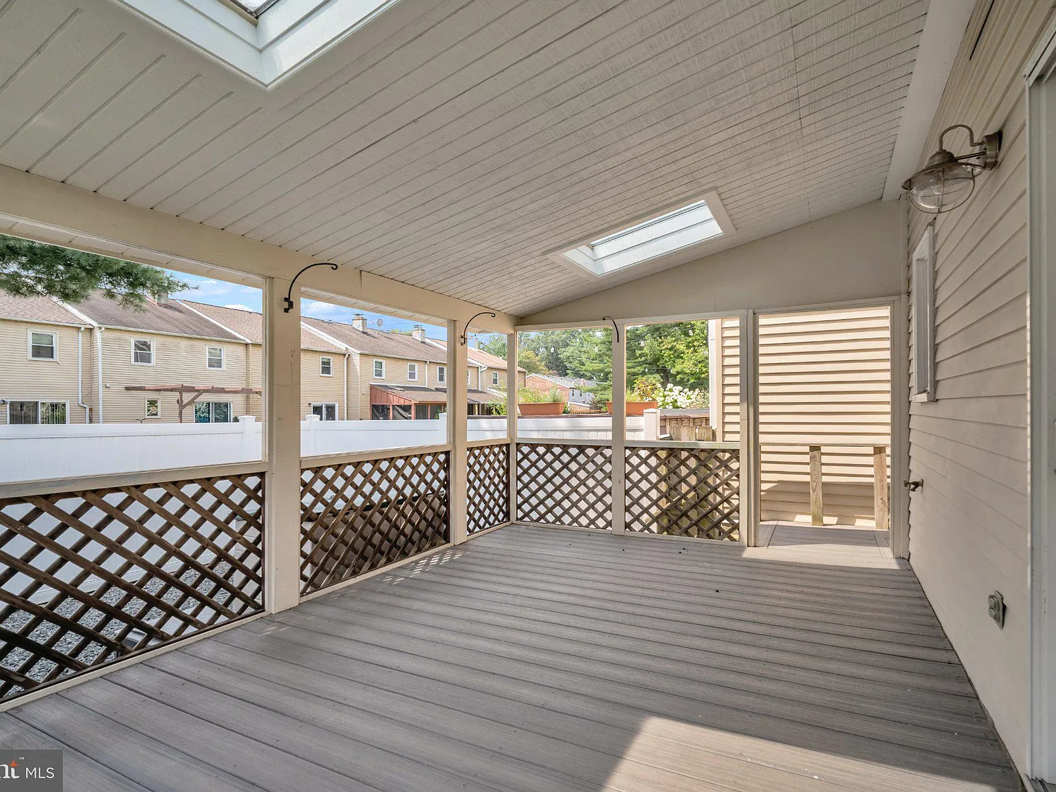 3 bed, 2.5 bath, 2482 sqft, $2,650 — Photo 4
