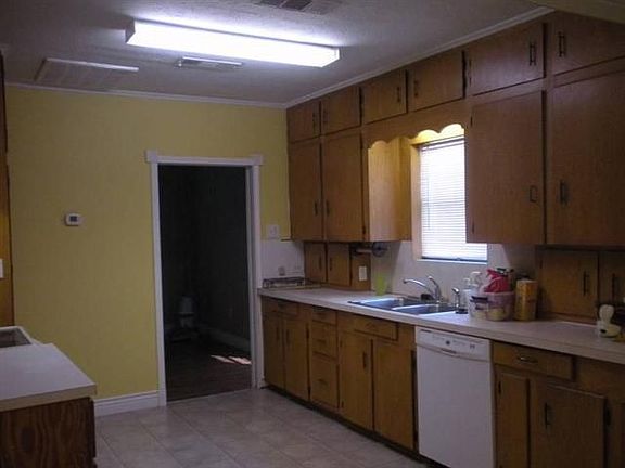 4th image of 1119 Jackson Ave