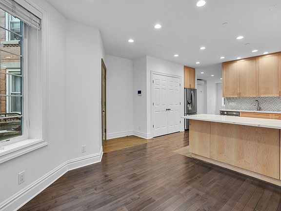 4th image of 45-32 11th St #1