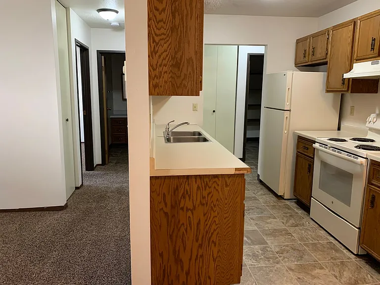 Silver Leaf Apartments — Photo 16