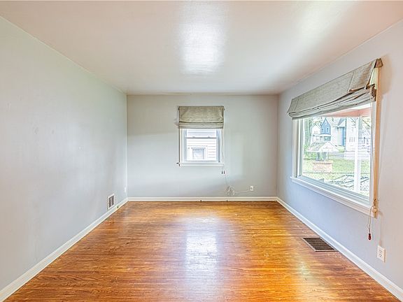 4th image of 78 Pearson St
