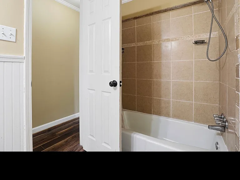 3915 Northern Hills Dr — Photo 13