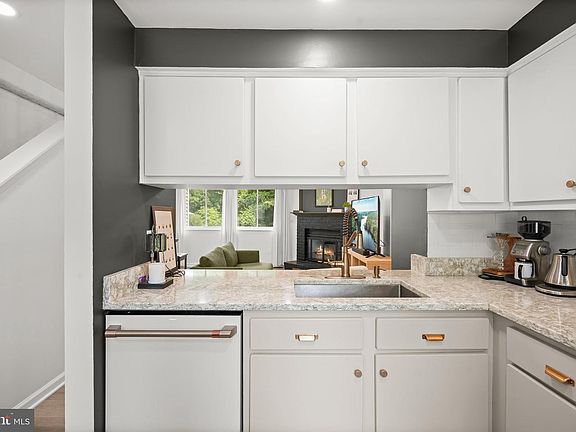 5th image of 8234 Crestmont Cir