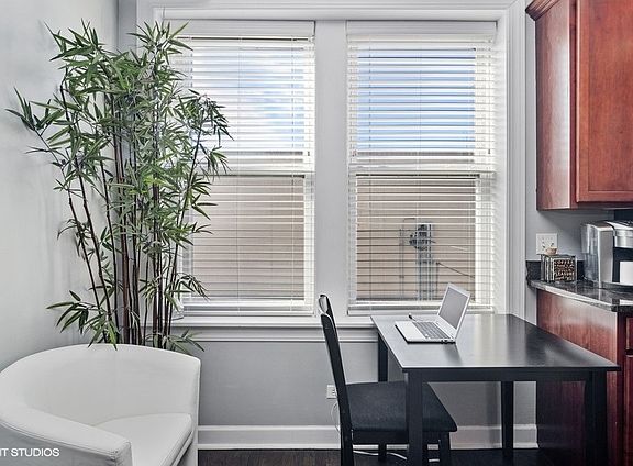 4th image of 536.5 W Belmont Ave #2S