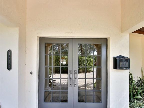 3rd image of 1711 NE Poinsettia Drive