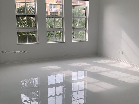 2nd image of 3001 NE 185th St APT 422