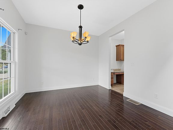 4th image of 8 Cardiff Dr