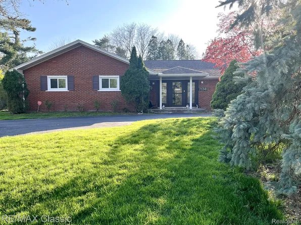 7150 Lindenmere Dr, Bloomfield Hills, MI 48301