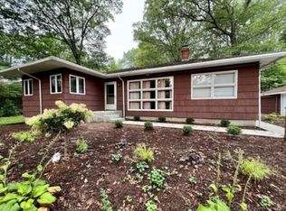 958 Dunbar Hill Rd, Hamden, CT 06514