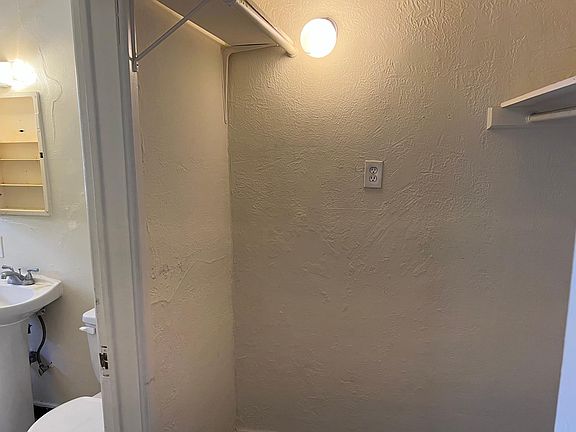 3rd image of 657 S Cochran Ave #L400