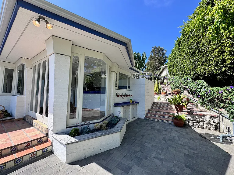 1055 Dyer Pl — Photo 9