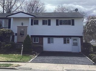 372 W 18th St, Deer Park, NY 11729