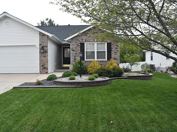 2nd image of 10 Julie Dr