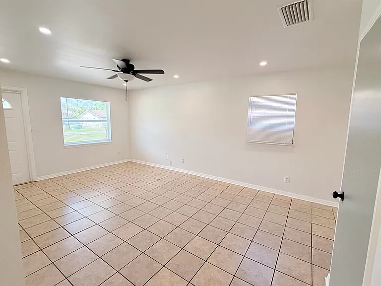 715 Georgia St #1 — Photo 4